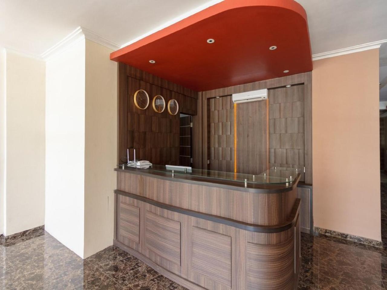 Reddoorz Plus @ Boulevard Panakkukang Makassar Exterior photo