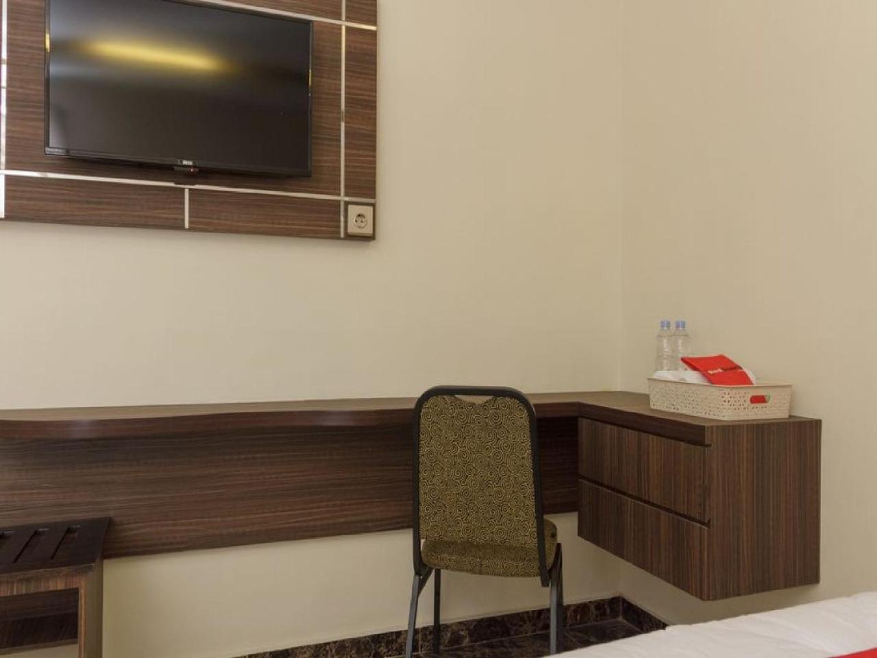 Reddoorz Plus @ Boulevard Panakkukang Makassar Exterior photo