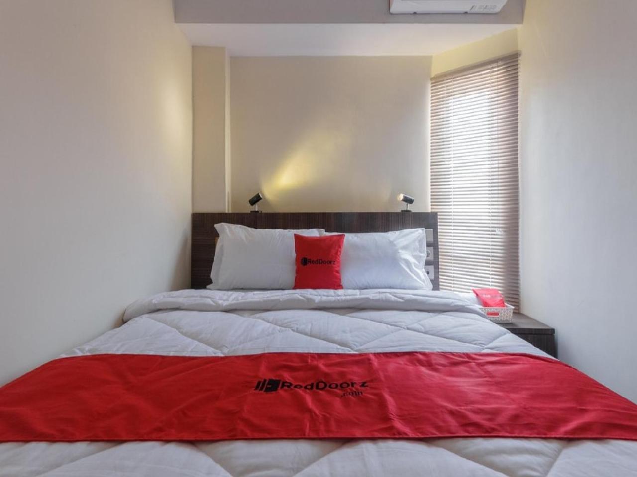 Reddoorz Plus @ Boulevard Panakkukang Makassar Exterior photo