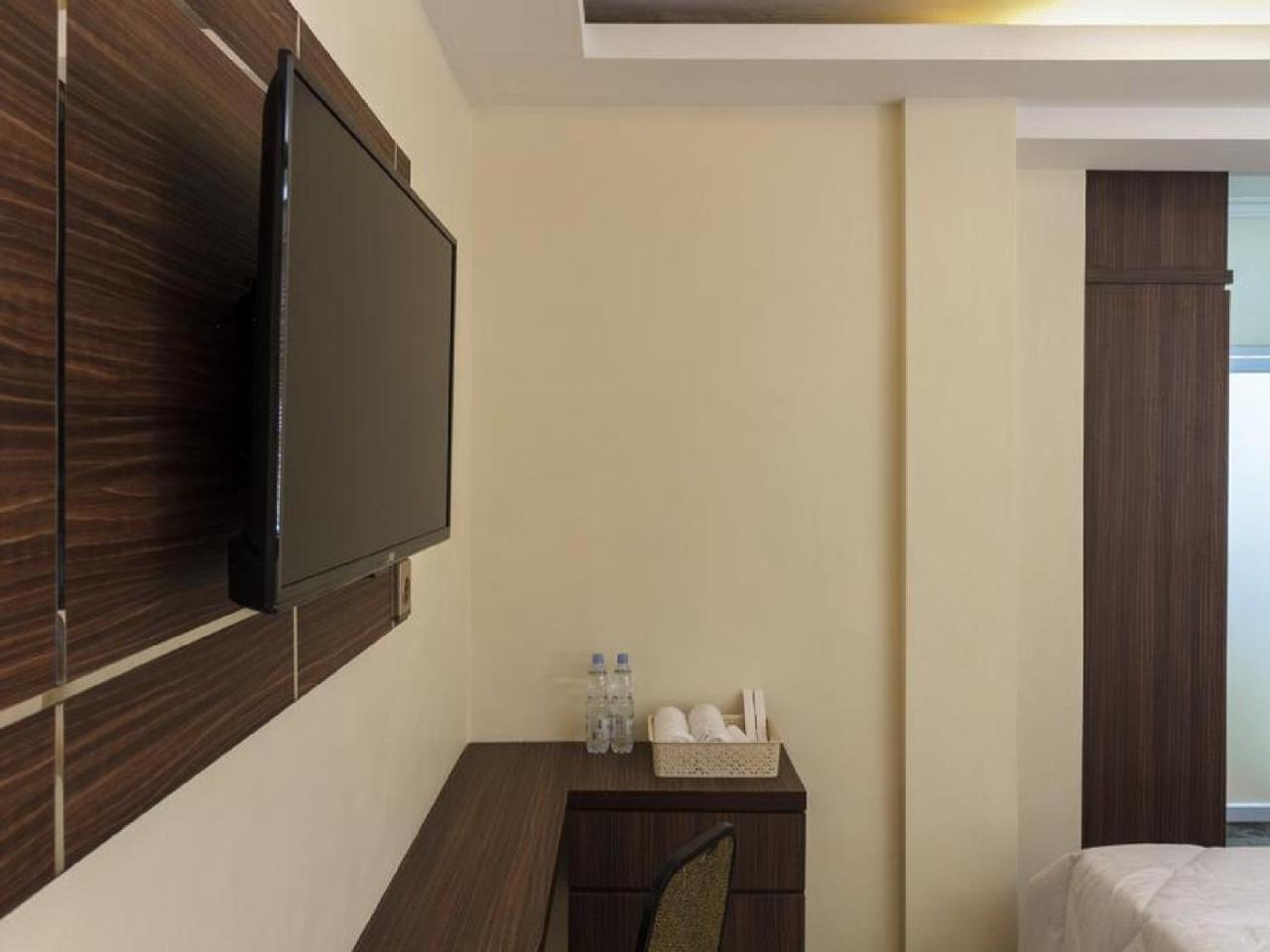 Reddoorz Plus @ Boulevard Panakkukang Makassar Exterior photo