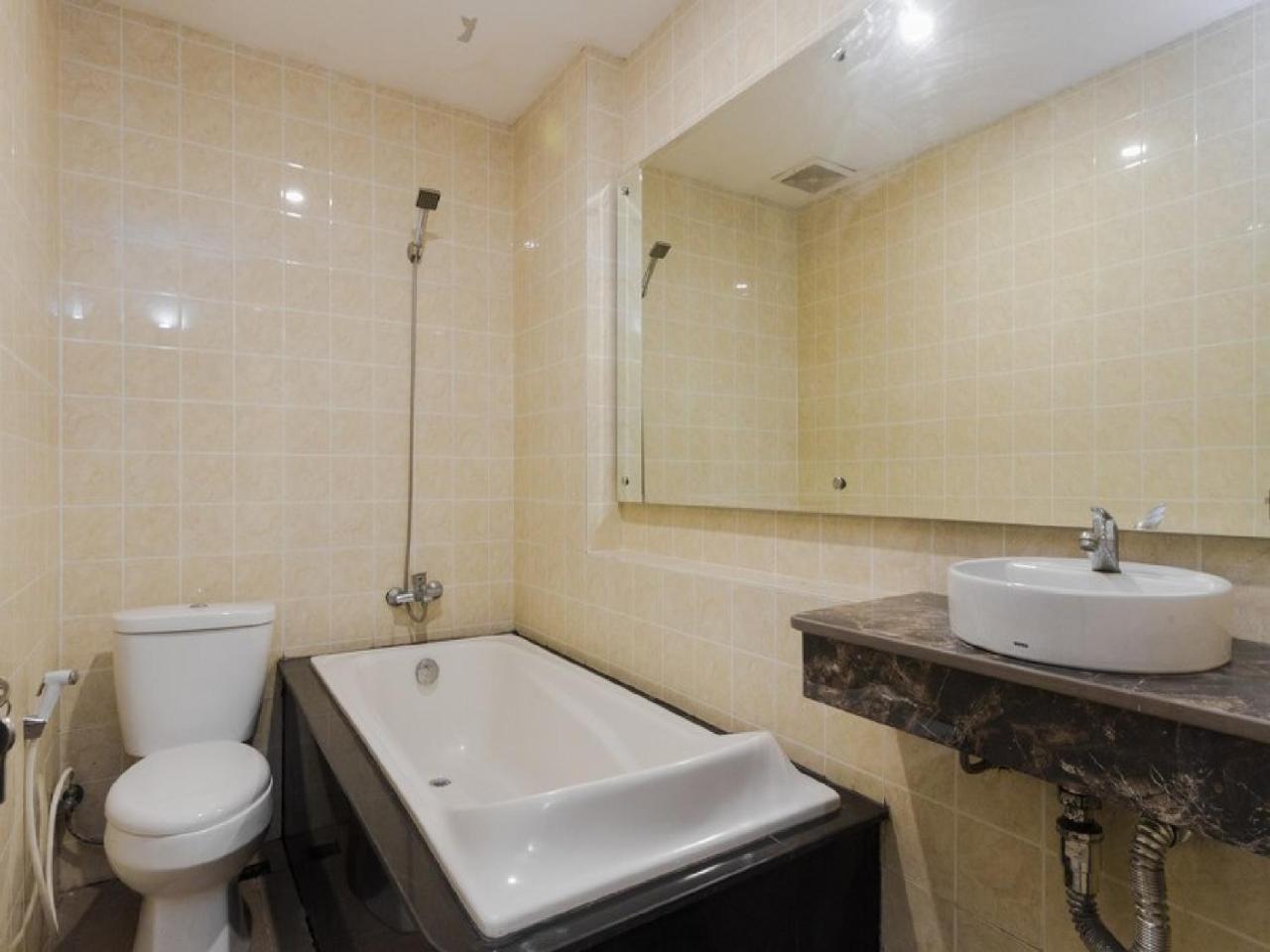 Reddoorz Plus @ Boulevard Panakkukang Makassar Exterior photo