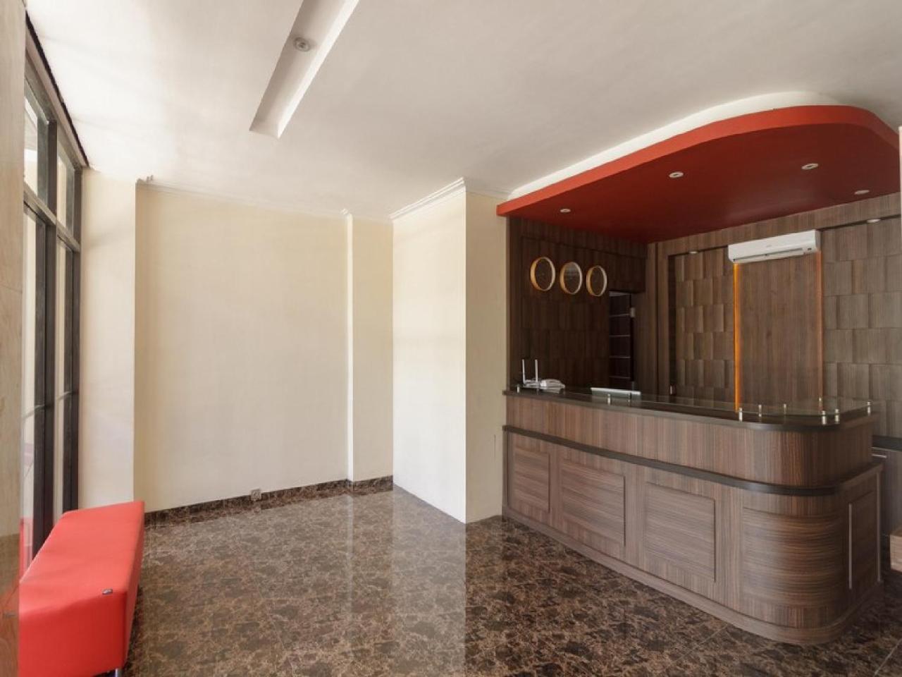 Reddoorz Plus @ Boulevard Panakkukang Makassar Exterior photo