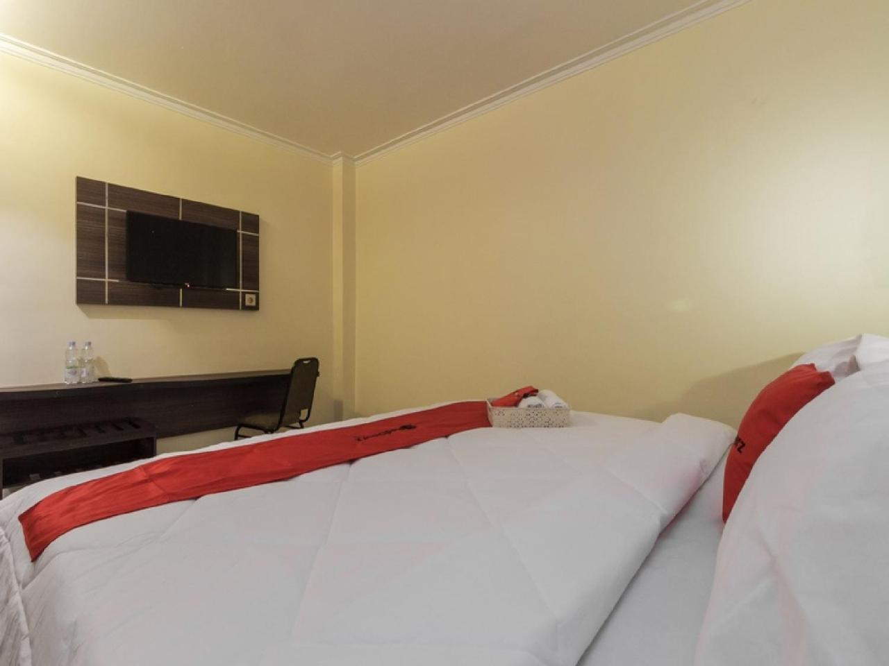Reddoorz Plus @ Boulevard Panakkukang Makassar Exterior photo