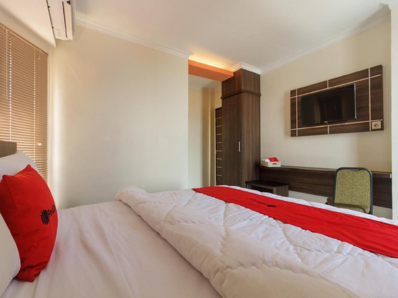 Reddoorz Plus @ Boulevard Panakkukang Makassar Exterior photo
